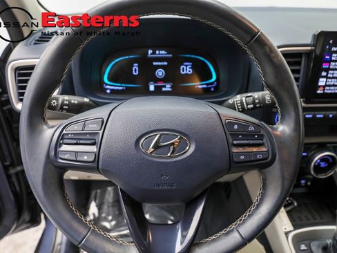 Used 2023 Hyundai Venue Limited image 12