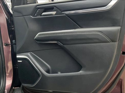 Used 2024 GMC Acadia Elevation image 22