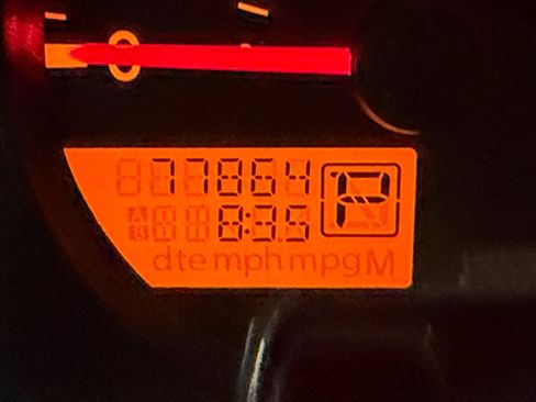 Used 2020 Nissan Frontier SV image 2