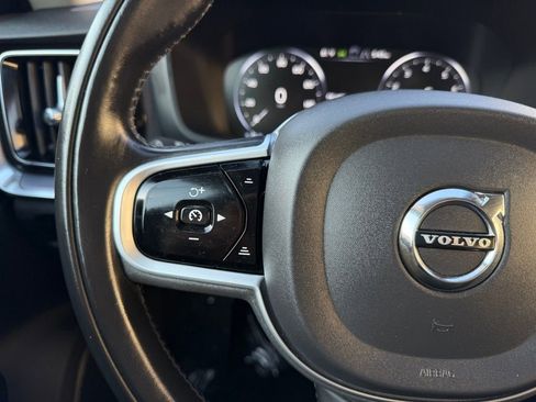 Used 2020 Volvo S60 T5 Momentum image 40