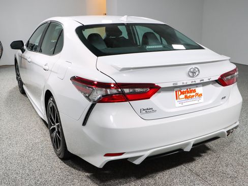 Used 2024 Toyota Camry SE FWD image 9