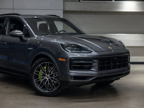 New 2026 Porsche Cayenne E-Hybrid AWD/4WD image 16
