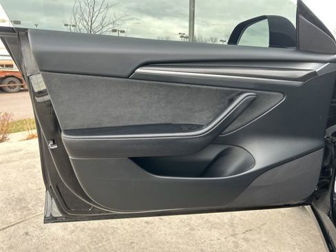Used 2023 Tesla Model 3 Standard Range image 16