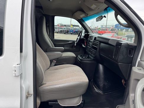 Used 2015 GMC Savana 2500 image 46