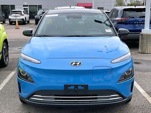Used 2023 Hyundai Kona SE FWD image 2