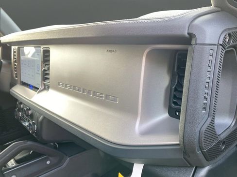 New 2025 Ford Bronco Outer Banks w/ Sasquatch Package image 43