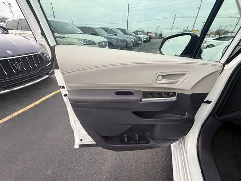 Used 2021 Toyota Sienna LE image 11