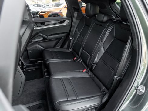 Used 2024 Porsche Cayenne Turbo image 37