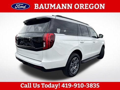 Used 2025 Ford Expedition Active AWD/4WD image 3