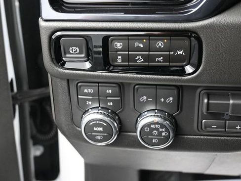 Used 2026 GMC Yukon AT4 w/ AT4 Premium Plus Package AWD/4WD image 16