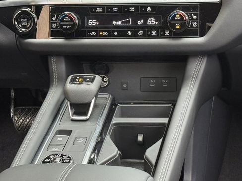 New 2026 Nissan Pathfinder Platinum AWD/4WD image 18