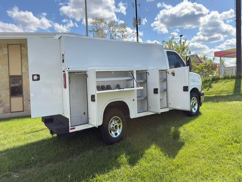 Used 2019 Chevrolet Express 3500 w/ Power Convenience Package RWD image 5