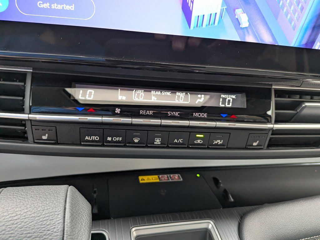 Used 2026 Toyota Sienna XLE FWD image 20