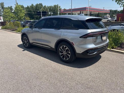 Used 2024 Lincoln Nautilus Premier AWD/4WD image 2