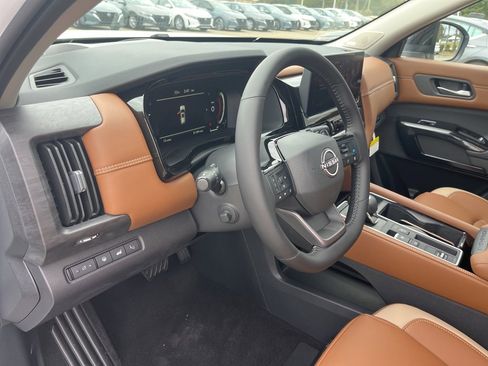 New 2026 Nissan Pathfinder Platinum image 9