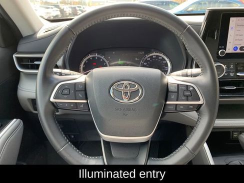 Used 2025 Toyota Highlander LE image 19