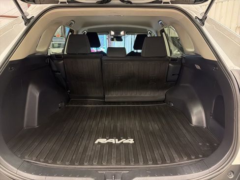 Used 2019 Toyota RAV4 LE image 34