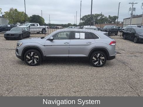 Used 2024 Volkswagen Atlas Cross Sport SEL AWD/4WD image 3
