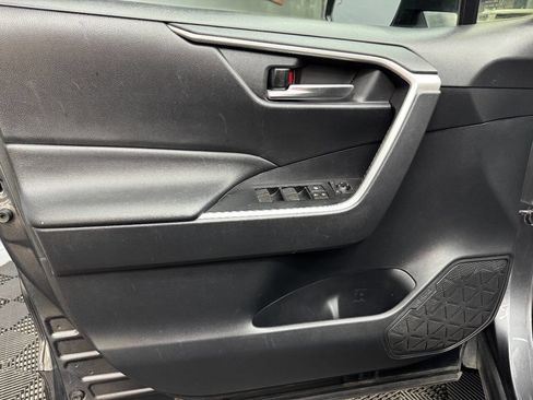 Used 2019 Toyota RAV4 XLE image 37