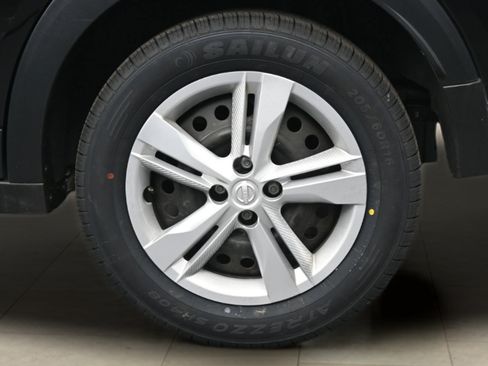 Used 2025 Nissan Kicks Play S FWD image 18