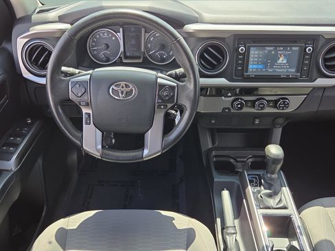 Used 2017 Toyota Tacoma SR5 w/ Tow Package RWD image 11