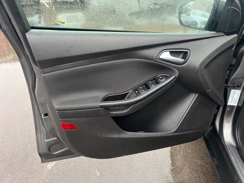 Used 2014 Ford Focus SE w/ SE Sport Package image 14