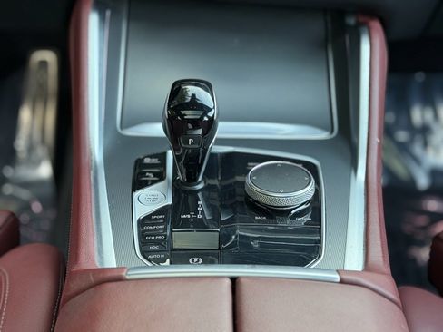 Used 2022 BMW X6 xDrive40i w/ M Sport Package image 48