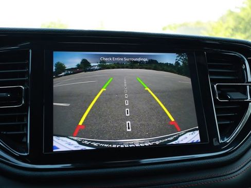Used 2024 Dodge Durango GT RWD image 17