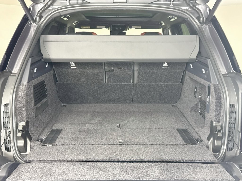 New 2026 Land Rover Range Rover SV AWD/4WD image 30