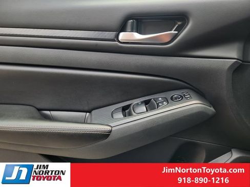 Used 2024 Nissan Altima 2.5 SV FWD image 24