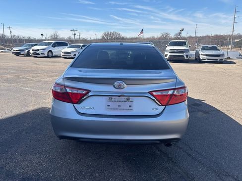 Used 2017 Toyota Camry SE w/ Moonroof Package image 6