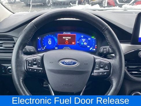 Used 2021 Ford Escape Titanium image 8