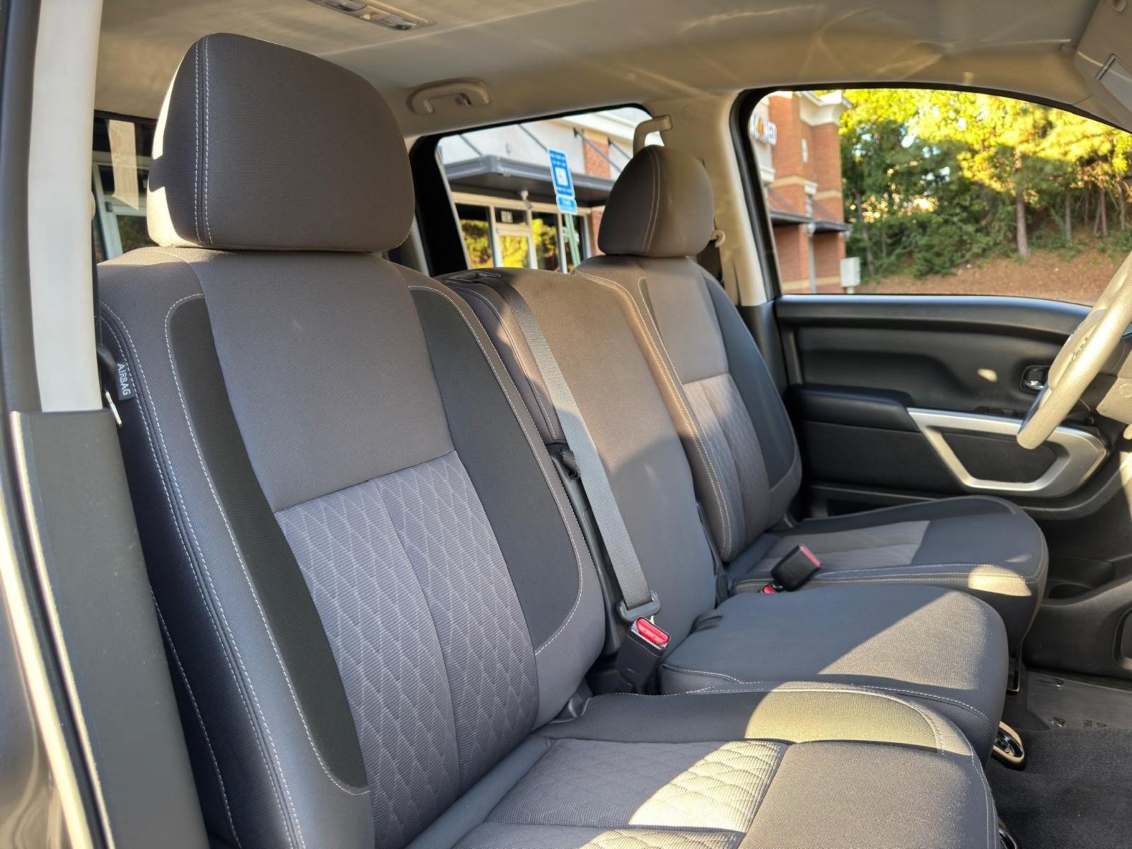 Used 2021 Nissan Titan SV RWD image 45