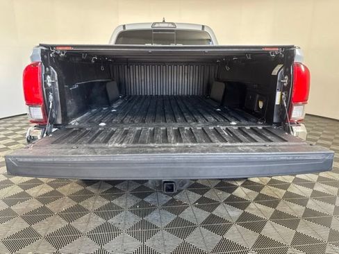 Used 2019 Toyota Tacoma TRD Off-Road AWD/4WD image 20