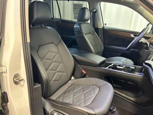 Used 2024 Volkswagen Atlas SE AWD/4WD image 21