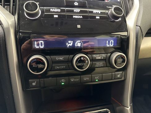 Used 2020 Subaru Ascent Limited w/ Technology Package AWD/4WD image 22