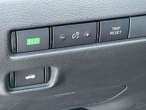 Used 2025 Nissan Sentra S image 17