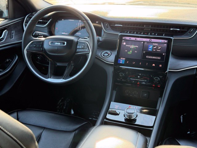 Used 2024 Jeep Grand Cherokee Limited AWD/4WD image 38
