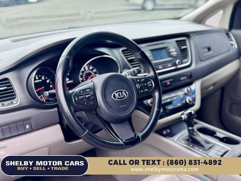 Used 2016 Kia Sedona LX w/ LX Essentials Premium Package FWD image 9