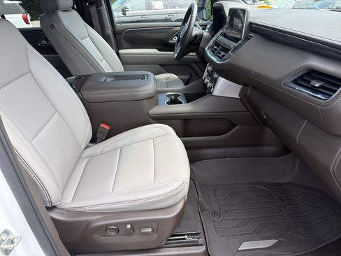 Used 2023 GMC Yukon SLT w/ SLT Luxury Package RWD image 14