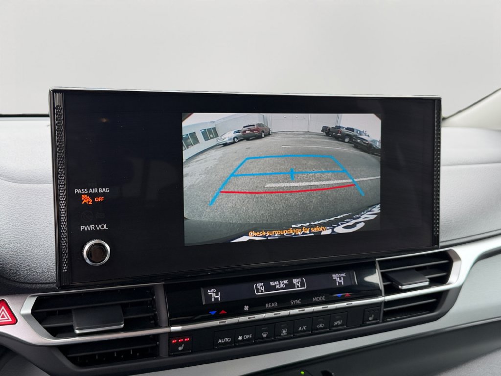 Used 2026 Toyota Sienna XLE FWD image 26