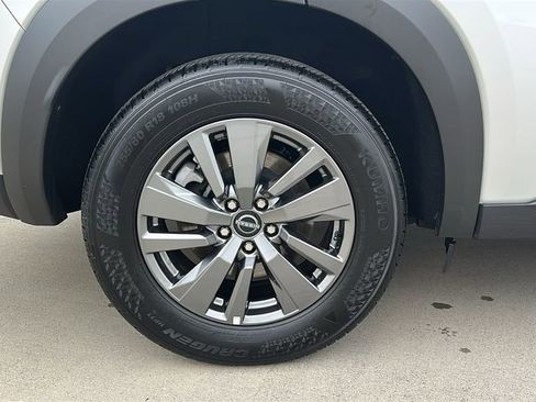 Used 2025 Nissan Pathfinder SV FWD image 16