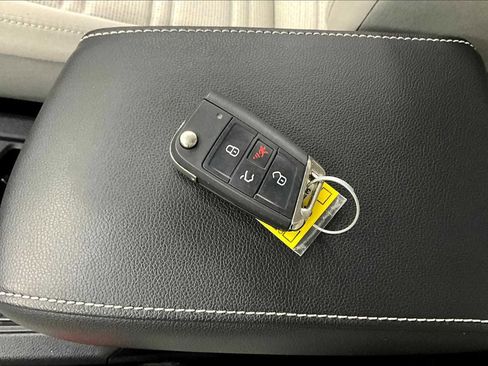 Used 2022 Volkswagen Tiguan S image 13