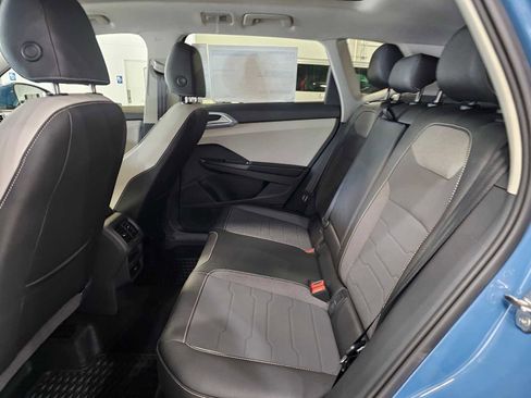 New 2025 Volkswagen Taos SE image 16