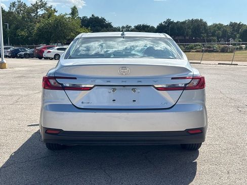 Used 2025 Toyota Camry LE FWD image 5