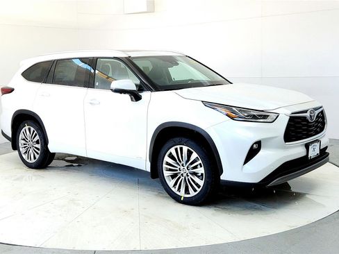 New 2026 Toyota Highlander Platinum image 7