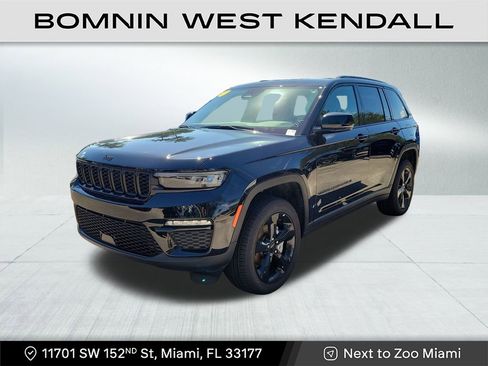 Used 2025 Jeep Grand Cherokee Limited w/ Black Appearance Package image 2