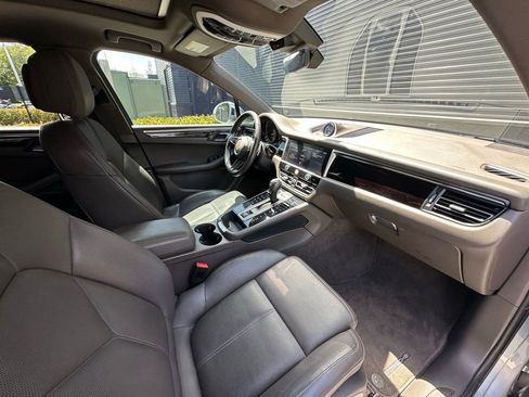 Certified 2023 Porsche Macan Turbo AWD/4WD image 39
