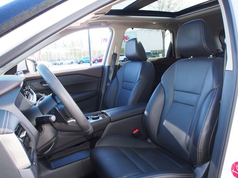 Used 2023 Nissan Rogue SL w/ SL Premium Package image 17