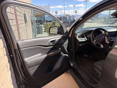 Used 2020 GMC Acadia SLE w/ Driver Convenience Package FWD image 12